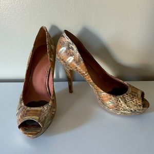 Vince Camuto snakeskin platforms- metallic gold